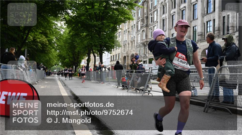 14.06.2026 - REWE Women's Run J. Mangold http://msf.ph/oto/9752674 14.06.2026 10:08:18 Ziel 10022, 10766, 10963, 11176, 11200 meine-sportfotos.de