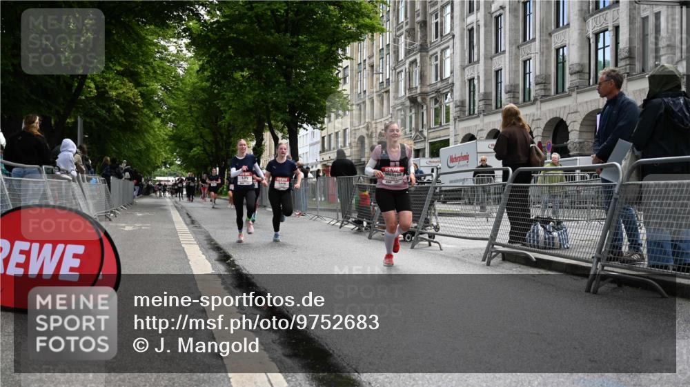 14.06.2026 - REWE Women's Run J. Mangold http://msf.ph/oto/9752683 14.06.2026 10:08:24 Ziel 10114, 10361, 10846, 11071 meine-sportfotos.de