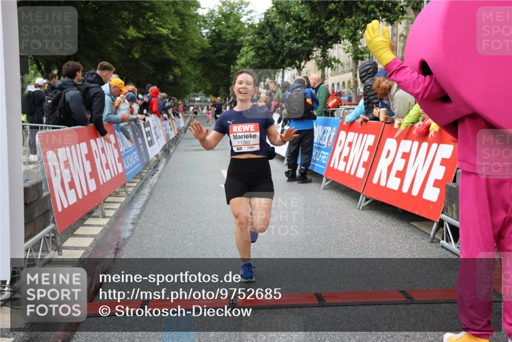 14.06.2026 - REWE Women's Run Strokosch-Dieckow http://msf.ph/oto/9752685 14.06.2026 09:49:25 Ziel 10741, 11360 meine-sportfotos.de