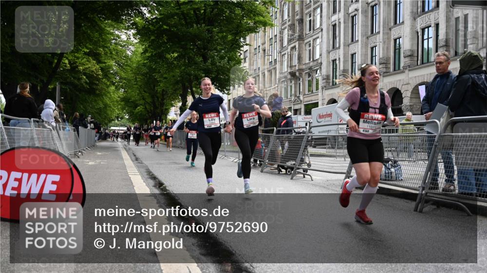 14.06.2026 - REWE Women's Run J. Mangold http://msf.ph/oto/9752690 14.06.2026 10:08:25 Ziel 10114, 10361, 10846, 11071 meine-sportfotos.de
