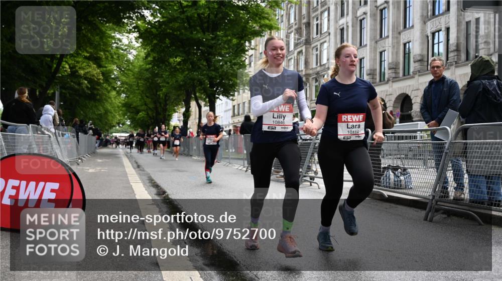 14.06.2026 - REWE Women's Run J. Mangold http://msf.ph/oto/9752700 14.06.2026 10:08:26 Ziel 10114, 10361, 10846, 11071 meine-sportfotos.de