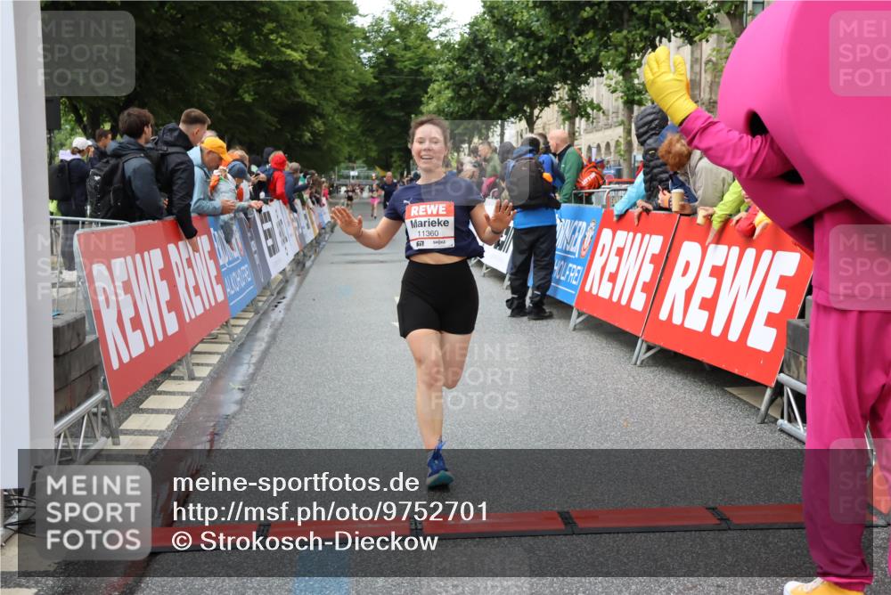 14.06.2026 - REWE Women's Run Strokosch-Dieckow http://msf.ph/oto/9752701 14.06.2026 09:49:25 Ziel 10741, 11360 meine-sportfotos.de