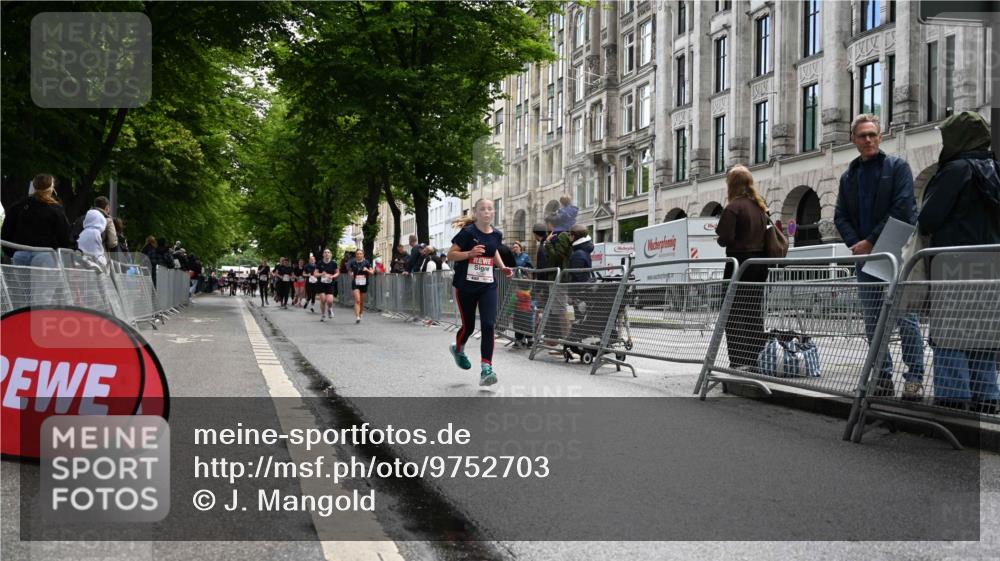14.06.2026 - REWE Women's Run J. Mangold http://msf.ph/oto/9752703 14.06.2026 10:08:27 Ziel 10114, 10361, 10846, 11071 meine-sportfotos.de