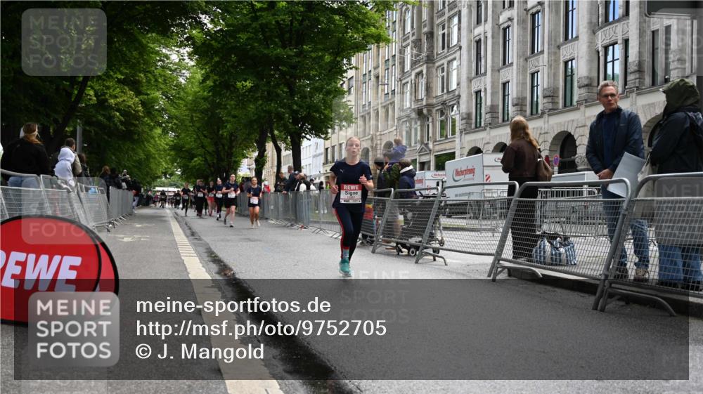 14.06.2026 - REWE Women's Run J. Mangold http://msf.ph/oto/9752705 14.06.2026 10:08:27 Ziel 10114, 10361, 10846, 11071 meine-sportfotos.de