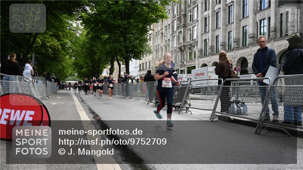14.06.2026 - REWE Women's Run J. Mangold http://msf.ph/oto/9752709 14.06.2026 10:08:28 Ziel 10114, 10361, 10846, 11071 meine-sportfotos.de