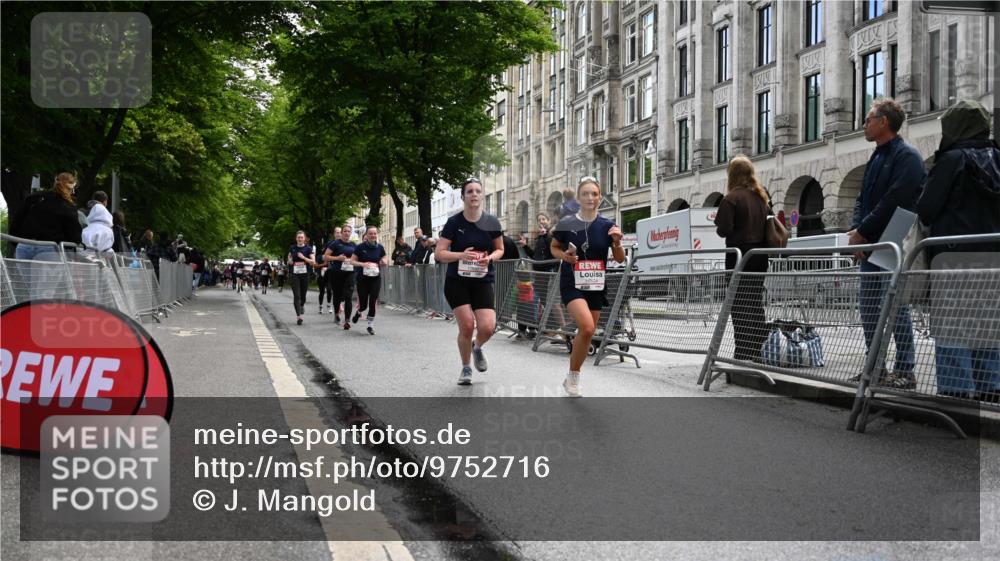14.06.2026 - REWE Women's Run J. Mangold http://msf.ph/oto/9752716 14.06.2026 10:08:33 Ziel 10124, 10259, 10376, 10692, 10793, 11197 meine-sportfotos.de