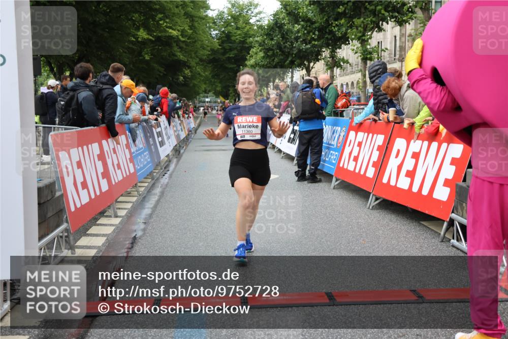 14.06.2026 - REWE Women's Run Strokosch-Dieckow http://msf.ph/oto/9752728 14.06.2026 09:49:25 Ziel 10741, 11360 meine-sportfotos.de