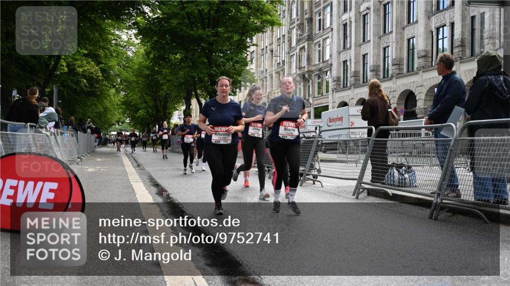 14.06.2026 - REWE Women's Run J. Mangold http://msf.ph/oto/9752741 14.06.2026 10:08:37 Ziel 10124, 10248, 10259, 10376, 10692, 10793, 11159, 11197, 11219 meine-sportfotos.de