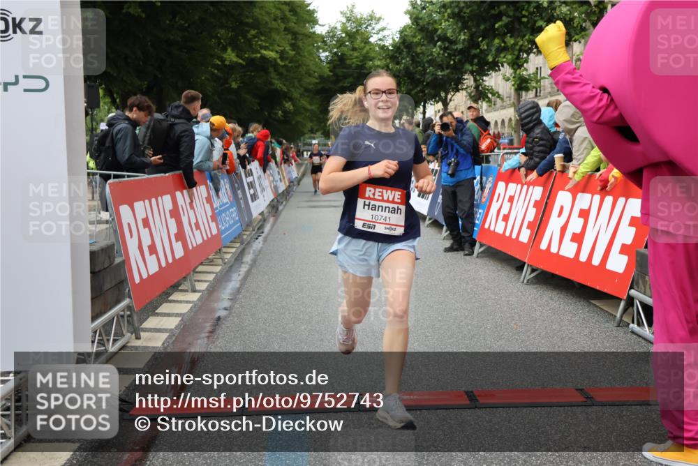 14.06.2026 - REWE Women's Run Strokosch-Dieckow http://msf.ph/oto/9752743 14.06.2026 09:49:18 Ziel 10741 meine-sportfotos.de