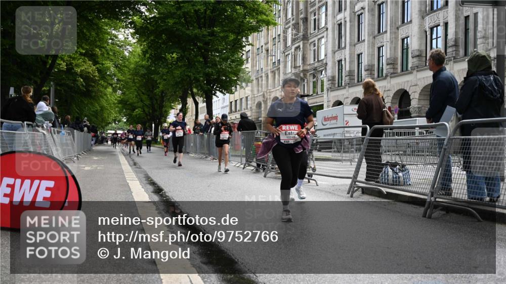 14.06.2026 - REWE Women's Run J. Mangold http://msf.ph/oto/9752766 14.06.2026 10:08:40 Ziel 10248, 10259, 10376, 10793, 10884, 11153, 11159, 11197, 11219 meine-sportfotos.de