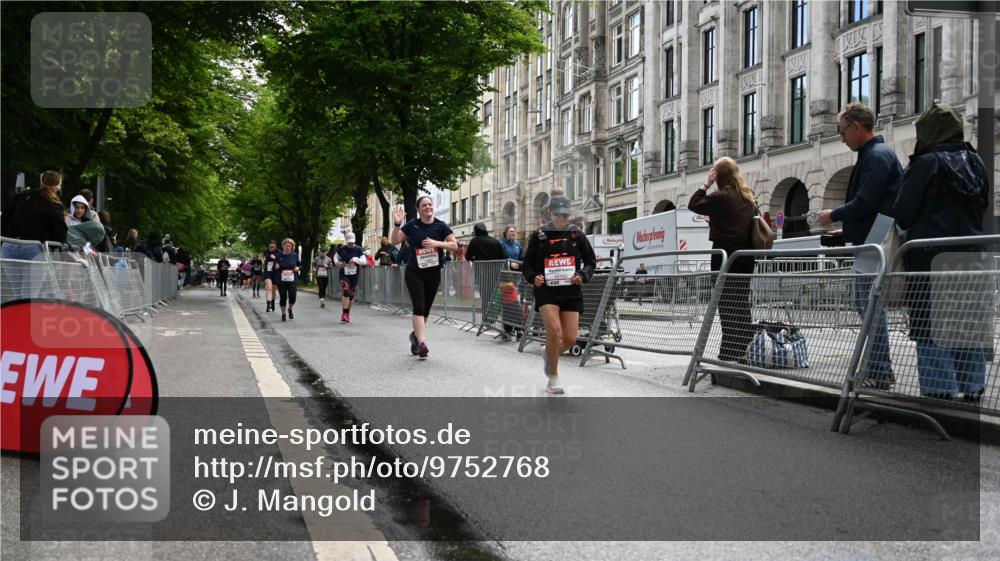14.06.2026 - REWE Women's Run J. Mangold http://msf.ph/oto/9752768 14.06.2026 10:08:43 Ziel 10248, 10884, 11153, 11159, 11197, 11219, 11455, 11489 meine-sportfotos.de