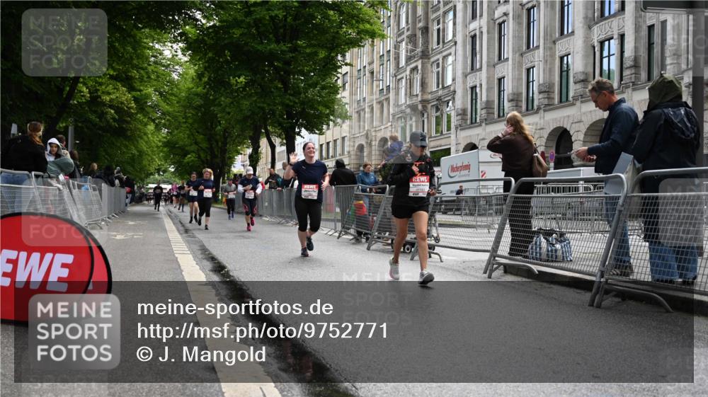 14.06.2026 - REWE Women's Run J. Mangold http://msf.ph/oto/9752771 14.06.2026 10:08:43 Ziel 10248, 10884, 11153, 11159, 11197, 11219, 11455, 11489 meine-sportfotos.de