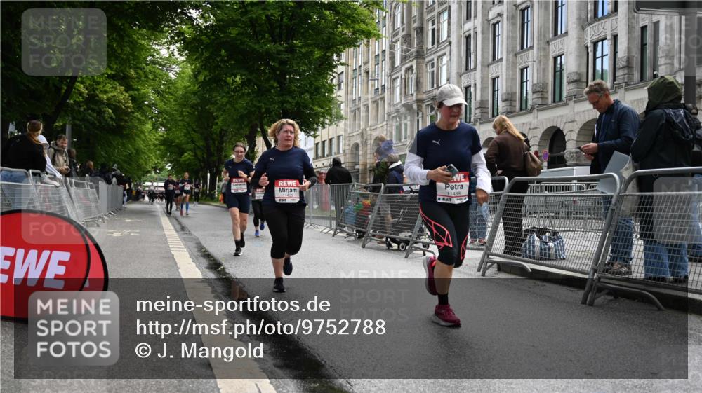 14.06.2026 - REWE Women's Run J. Mangold http://msf.ph/oto/9752788 14.06.2026 10:08:48 Ziel 10712, 10751, 10884, 11153, 11455, 11489 meine-sportfotos.de