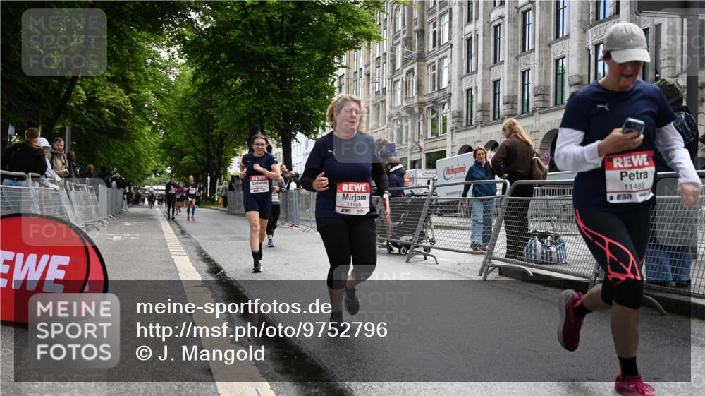 14.06.2026 - REWE Women's Run J. Mangold http://msf.ph/oto/9752796 14.06.2026 10:08:48 Ziel 10712, 10751, 10884, 11153, 11455, 11489 meine-sportfotos.de