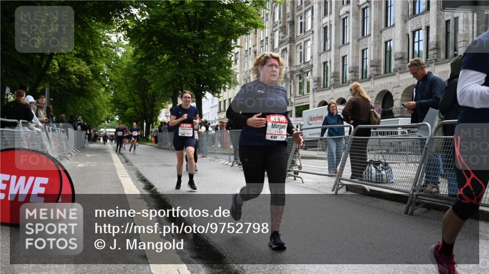 14.06.2026 - REWE Women's Run J. Mangold http://msf.ph/oto/9752798 14.06.2026 10:08:49 Ziel 10712, 10751, 10884, 11153, 11455, 11489 meine-sportfotos.de