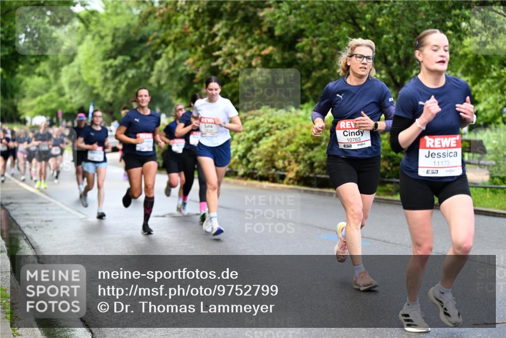 14.06.2026 - REWE Women's Run Dr. Thomas Lammeyer http://msf.ph/oto/9752799 14.06.2026 09:15:45 Laufen 10763, 7, 11173, 7 meine-sportfotos.de