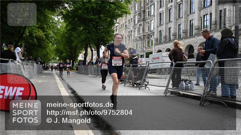 14.06.2026 - REWE Women's Run J. Mangold http://msf.ph/oto/9752804 14.06.2026 10:08:50 Ziel 10712, 10751, 10884, 11455, 11489 meine-sportfotos.de