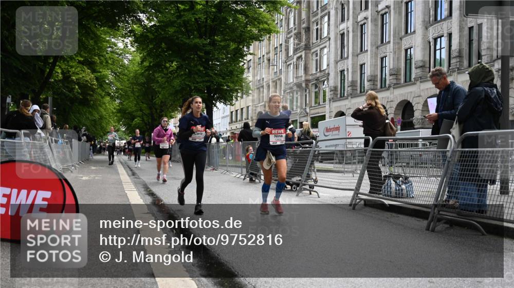 14.06.2026 - REWE Women's Run J. Mangold http://msf.ph/oto/9752816 14.06.2026 10:08:58 Ziel 10383, 10800, 11057, 11284 meine-sportfotos.de
