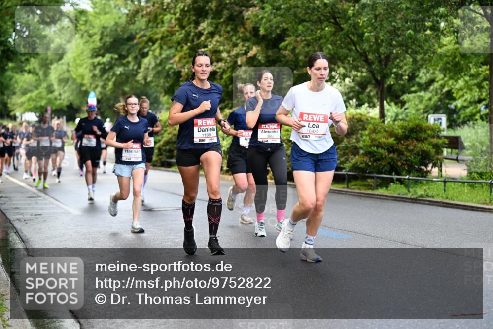 14.06.2026 - REWE Women's Run Dr. Thomas Lammeyer http://msf.ph/oto/9752822 14.06.2026 09:15:46 Laufen 11388, 7, 10958, 10870 meine-sportfotos.de