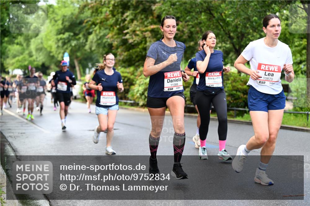 14.06.2026 - REWE Women's Run Dr. Thomas Lammeyer http://msf.ph/oto/9752834 14.06.2026 09:15:47 Laufen 11388, 7, 10958, 10870, 7 meine-sportfotos.de