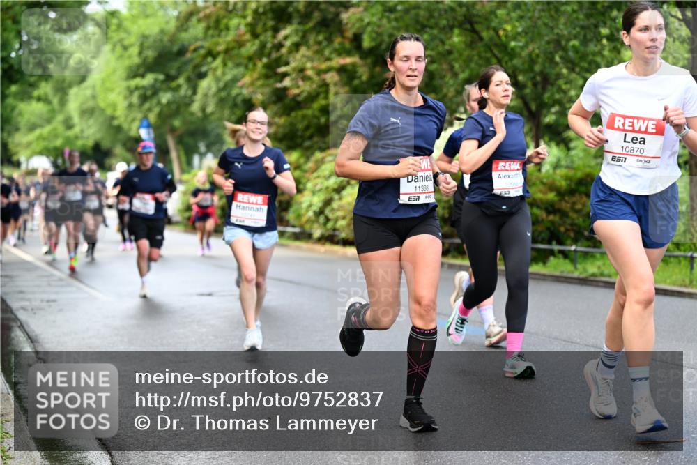 14.06.2026 - REWE Women's Run Dr. Thomas Lammeyer http://msf.ph/oto/9752837 14.06.2026 09:15:47 Laufen 11388, 57, 10968, 10870 meine-sportfotos.de
