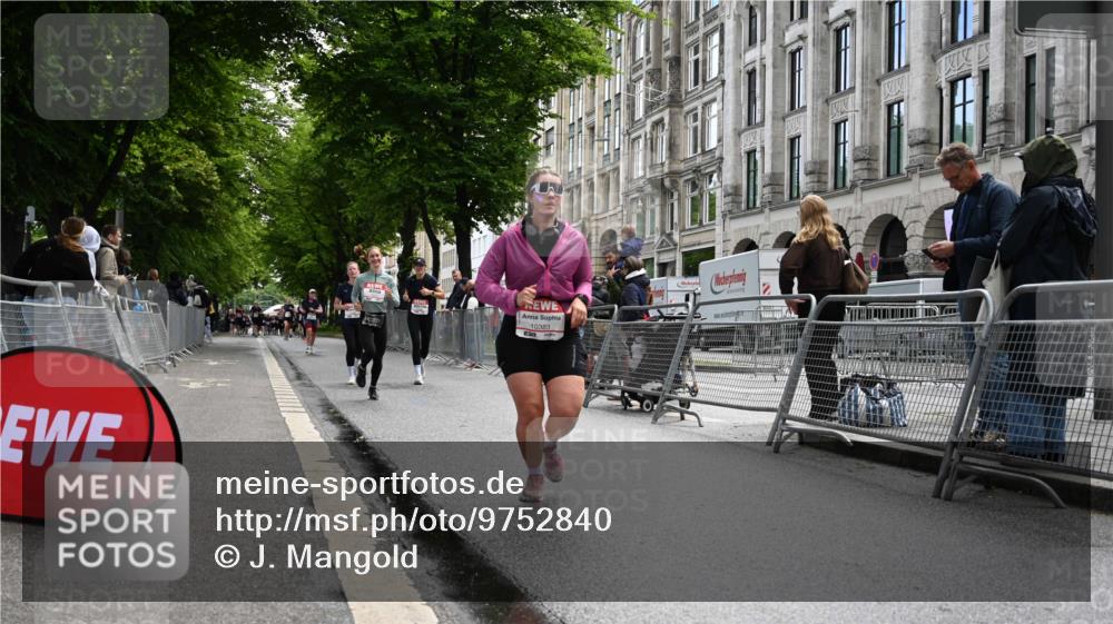 14.06.2026 - REWE Women's Run J. Mangold http://msf.ph/oto/9752840 14.06.2026 10:09:01 Ziel 10288, 10382, 10383, 10800, 11057, 11284 meine-sportfotos.de