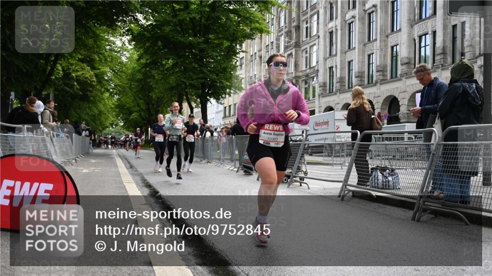 14.06.2026 - REWE Women's Run J. Mangold http://msf.ph/oto/9752845 14.06.2026 10:09:02 Ziel 10288, 10382, 10383, 10800, 11057, 11284 meine-sportfotos.de