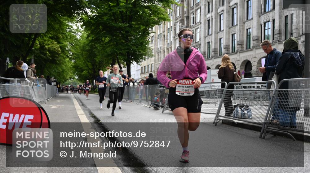 14.06.2026 - REWE Women's Run J. Mangold http://msf.ph/oto/9752847 14.06.2026 10:09:02 Ziel 10288, 10382, 10383, 10800, 11057, 11284 meine-sportfotos.de
