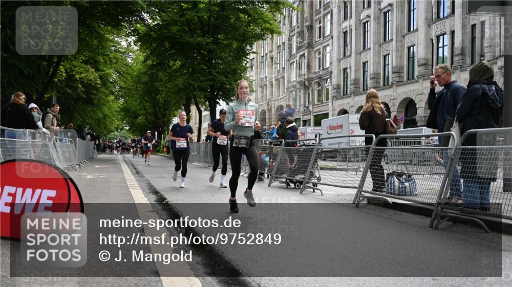 14.06.2026 - REWE Women's Run J. Mangold http://msf.ph/oto/9752849 14.06.2026 10:09:03 Ziel 10288, 10382, 10383, 10800, 11057, 11284 meine-sportfotos.de