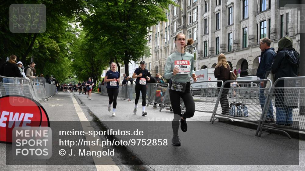 14.06.2026 - REWE Women's Run J. Mangold http://msf.ph/oto/9752858 14.06.2026 10:09:04 Ziel 10288, 10382, 10383, 11057 meine-sportfotos.de
