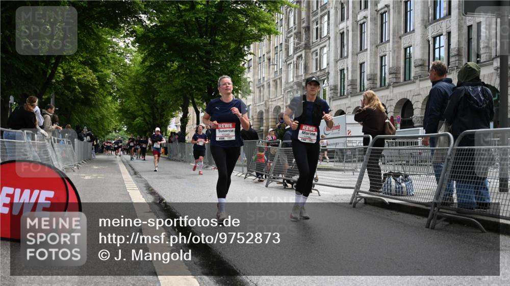 14.06.2026 - REWE Women's Run J. Mangold http://msf.ph/oto/9752873 14.06.2026 10:09:05 Ziel 10288, 10360, 10382, 10383, 11057 meine-sportfotos.de