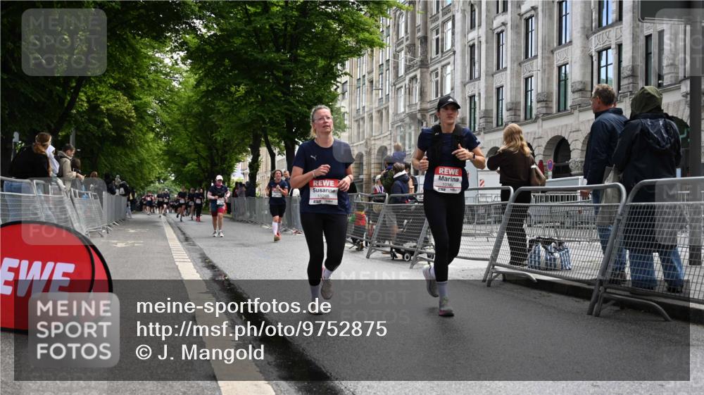 14.06.2026 - REWE Women's Run J. Mangold http://msf.ph/oto/9752875 14.06.2026 10:09:05 Ziel 10288, 10360, 10382, 10383, 11057 meine-sportfotos.de