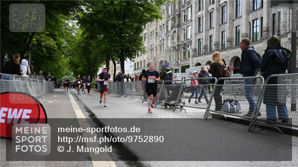 14.06.2026 - REWE Women's Run J. Mangold http://msf.ph/oto/9752890 14.06.2026 10:09:08 Ziel 10047, 10288, 10360, 10382 meine-sportfotos.de