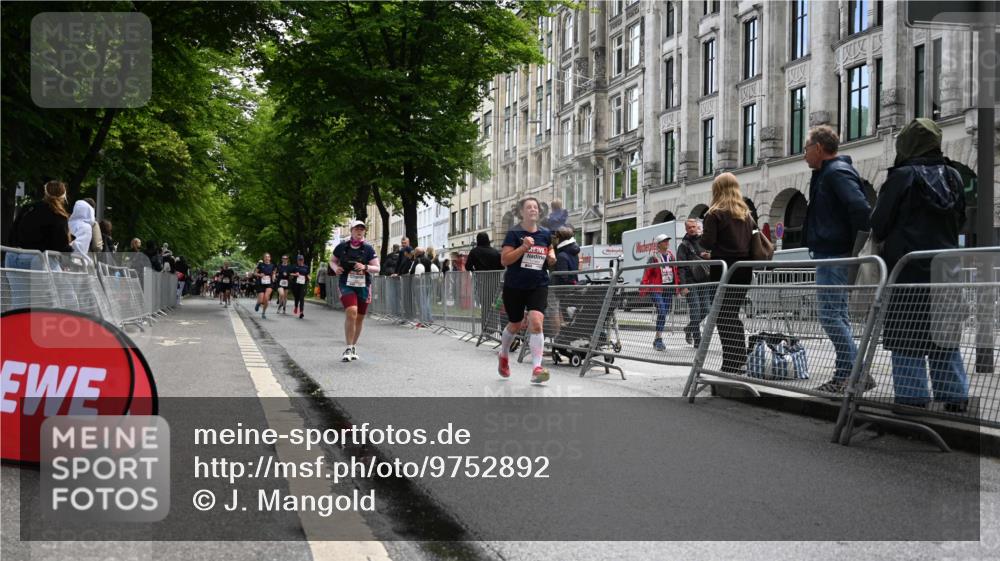 14.06.2026 - REWE Women's Run J. Mangold http://msf.ph/oto/9752892 14.06.2026 10:09:08 Ziel 10047, 10288, 10360, 10382 meine-sportfotos.de