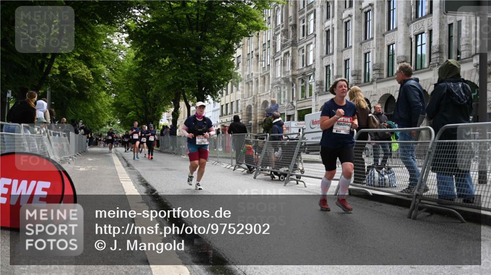 14.06.2026 - REWE Women's Run J. Mangold http://msf.ph/oto/9752902 14.06.2026 10:09:10 Ziel 10047, 10288, 10360, 10382, 10977, 11431 meine-sportfotos.de