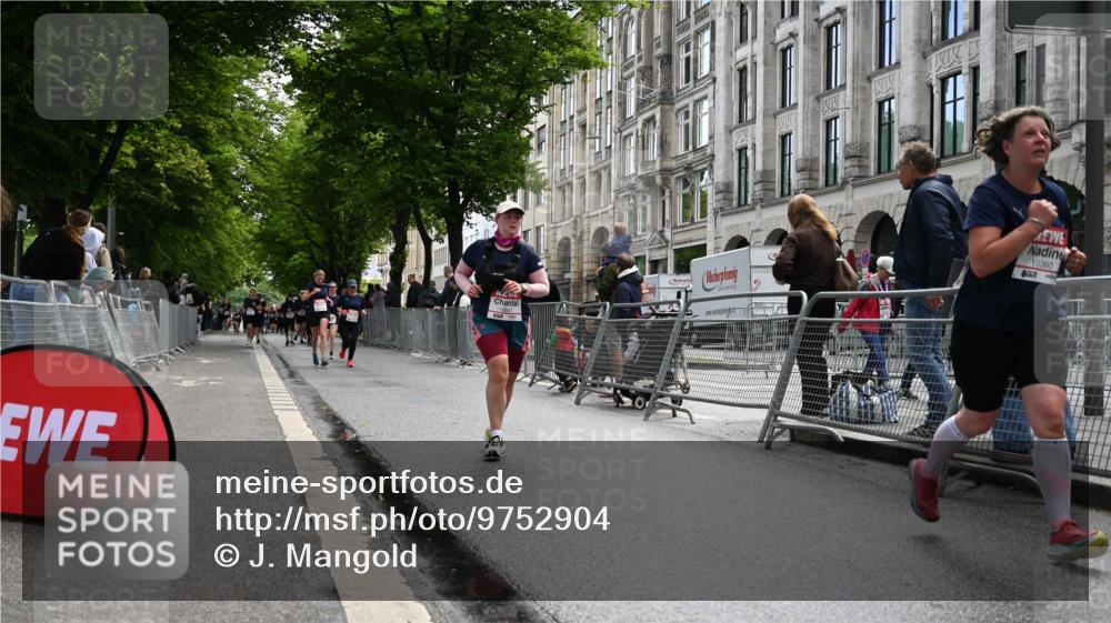 14.06.2026 - REWE Women's Run J. Mangold http://msf.ph/oto/9752904 14.06.2026 10:09:10 Ziel 10047, 10288, 10360, 10382, 10977, 11431 meine-sportfotos.de