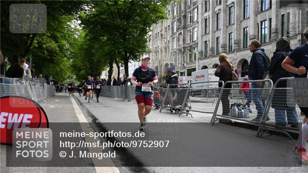 14.06.2026 - REWE Women's Run J. Mangold http://msf.ph/oto/9752907 14.06.2026 10:09:11 Ziel 10047, 10360, 10382, 10977, 11431 meine-sportfotos.de
