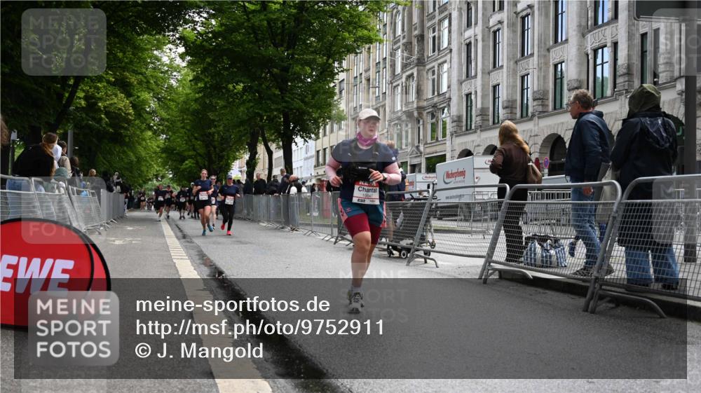 14.06.2026 - REWE Women's Run J. Mangold http://msf.ph/oto/9752911 14.06.2026 10:09:11 Ziel 10047, 10360, 10382, 10977, 11431 meine-sportfotos.de