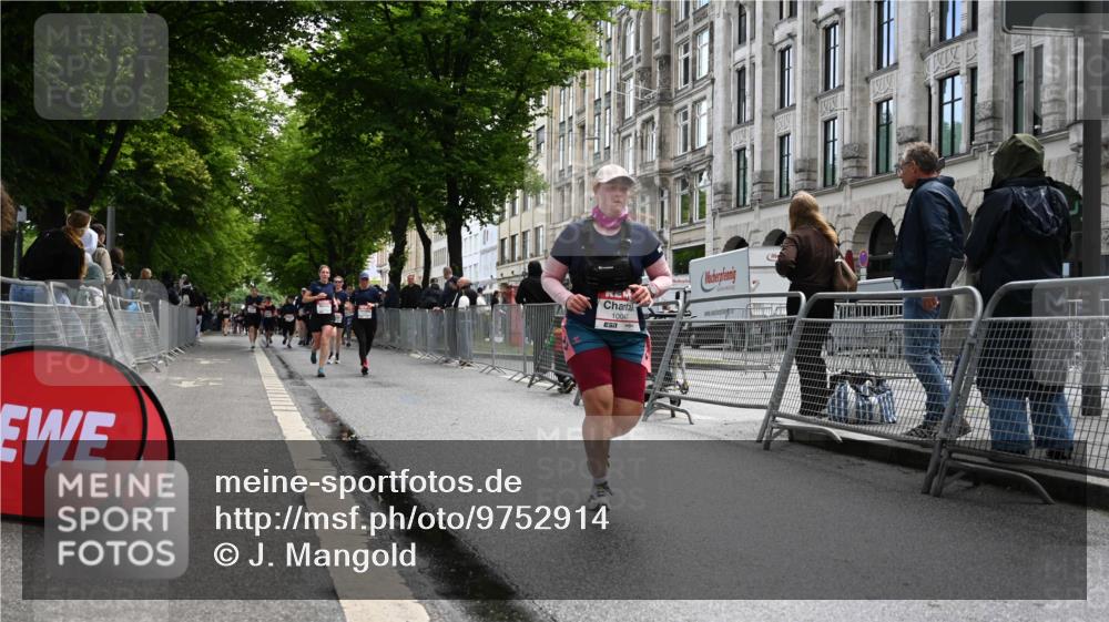 14.06.2026 - REWE Women's Run J. Mangold http://msf.ph/oto/9752914 14.06.2026 10:09:11 Ziel 10047, 10360, 10382, 10977, 11431 meine-sportfotos.de