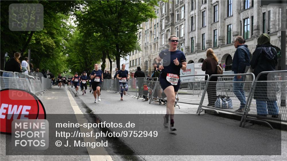 14.06.2026 - REWE Women's Run J. Mangold http://msf.ph/oto/9752949 14.06.2026 10:09:18 Ziel 10139, 10208, 10417, 10928, 10977, 11083, 11169, 11431 meine-sportfotos.de