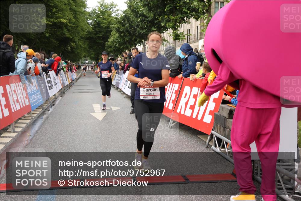 14.06.2026 - REWE Women's Run Strokosch-Dieckow http://msf.ph/oto/9752967 14.06.2026 09:49:06 Ziel 10074, 10095, 10106, 10233 meine-sportfotos.de