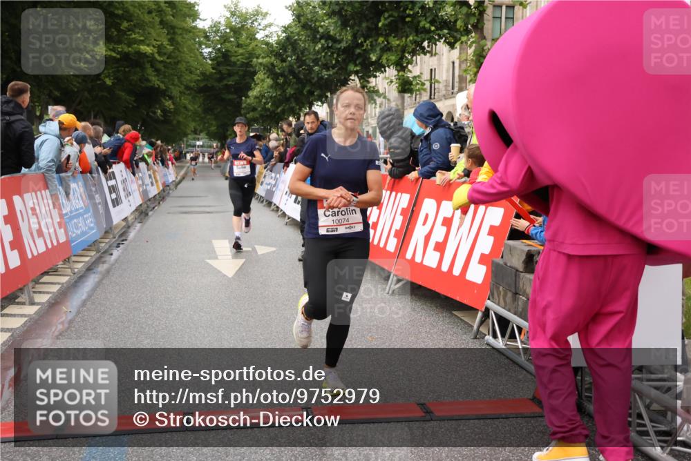 14.06.2026 - REWE Women's Run Strokosch-Dieckow http://msf.ph/oto/9752979 14.06.2026 09:49:06 Ziel 10074, 10095, 10106, 10233 meine-sportfotos.de