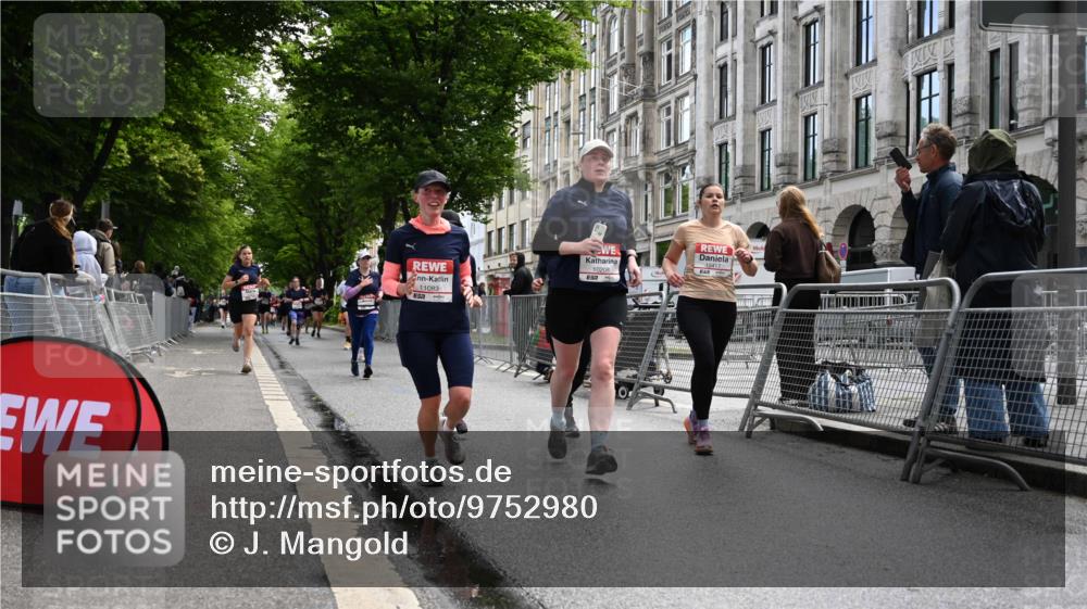 14.06.2026 - REWE Women's Run J. Mangold http://msf.ph/oto/9752980 14.06.2026 10:09:23 Ziel 10208, 10417, 10641, 10725, 10889, 10928, 11083, 11169, 11177, 11374 meine-sportfotos.de