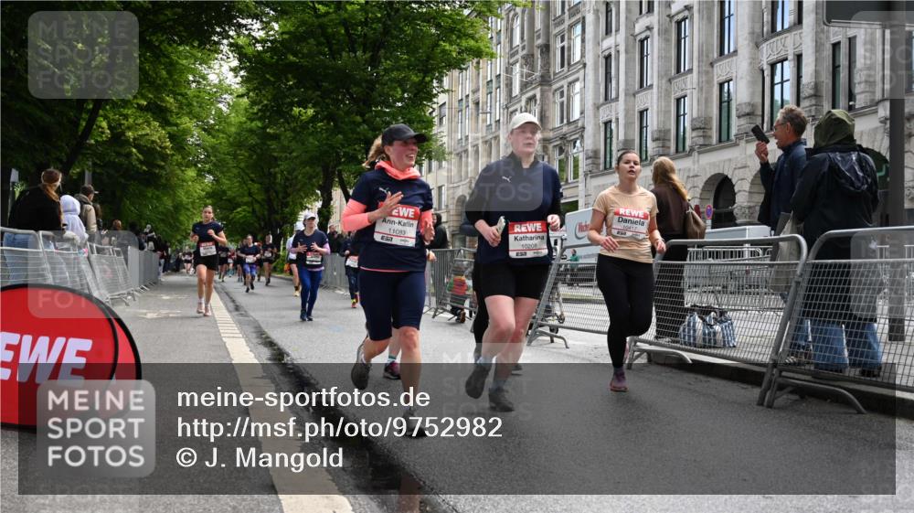 14.06.2026 - REWE Women's Run J. Mangold http://msf.ph/oto/9752982 14.06.2026 10:09:23 Ziel 10208, 10417, 10641, 10725, 10889, 10928, 11083, 11169, 11177, 11374 meine-sportfotos.de