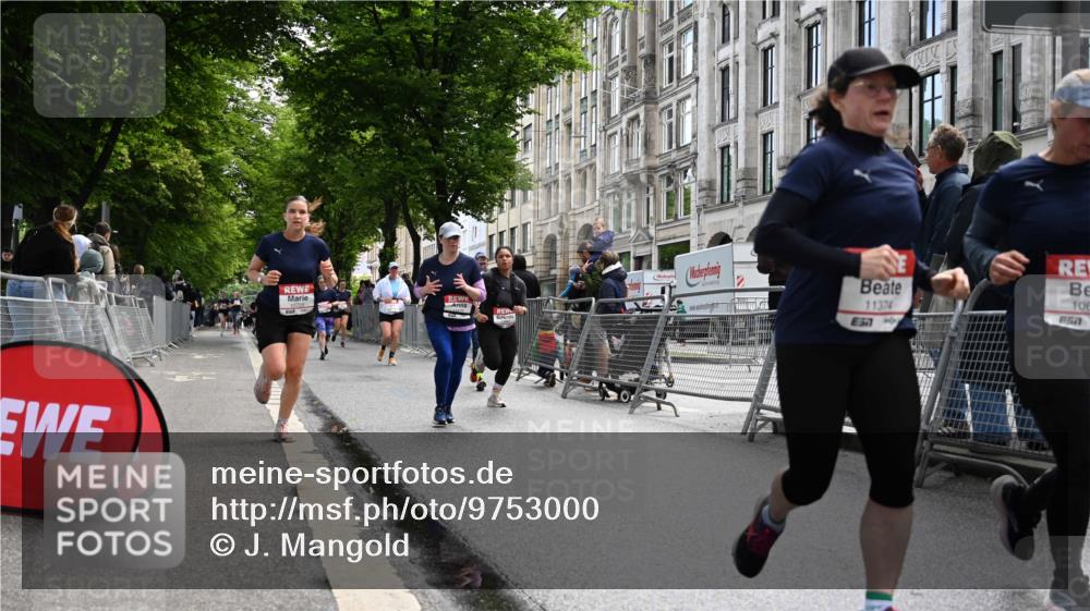 14.06.2026 - REWE Women's Run J. Mangold http://msf.ph/oto/9753000 14.06.2026 10:09:25 Ziel 10208, 10379, 10417, 10641, 10725, 10862, 10889, 10928, 11083, 11177, 11374 meine-sportfotos.de
