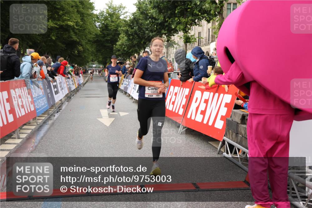14.06.2026 - REWE Women's Run Strokosch-Dieckow http://msf.ph/oto/9753003 14.06.2026 09:49:06 Ziel 10074, 10095, 10106, 10233 meine-sportfotos.de