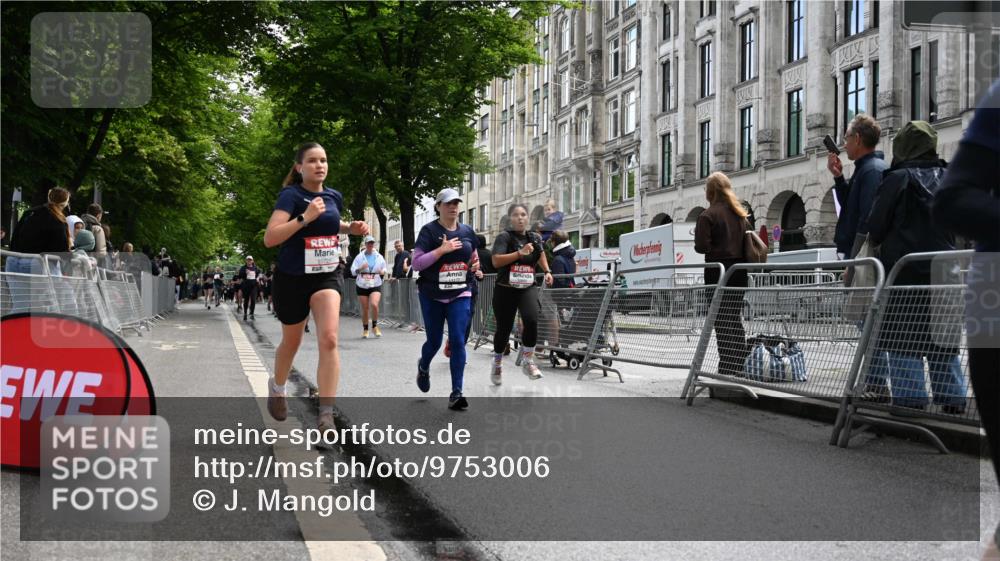 14.06.2026 - REWE Women's Run J. Mangold http://msf.ph/oto/9753006 14.06.2026 10:09:26 Ziel 10208, 10379, 10417, 10641, 10725, 10862, 10889, 11083, 11177, 11202, 11374 meine-sportfotos.de