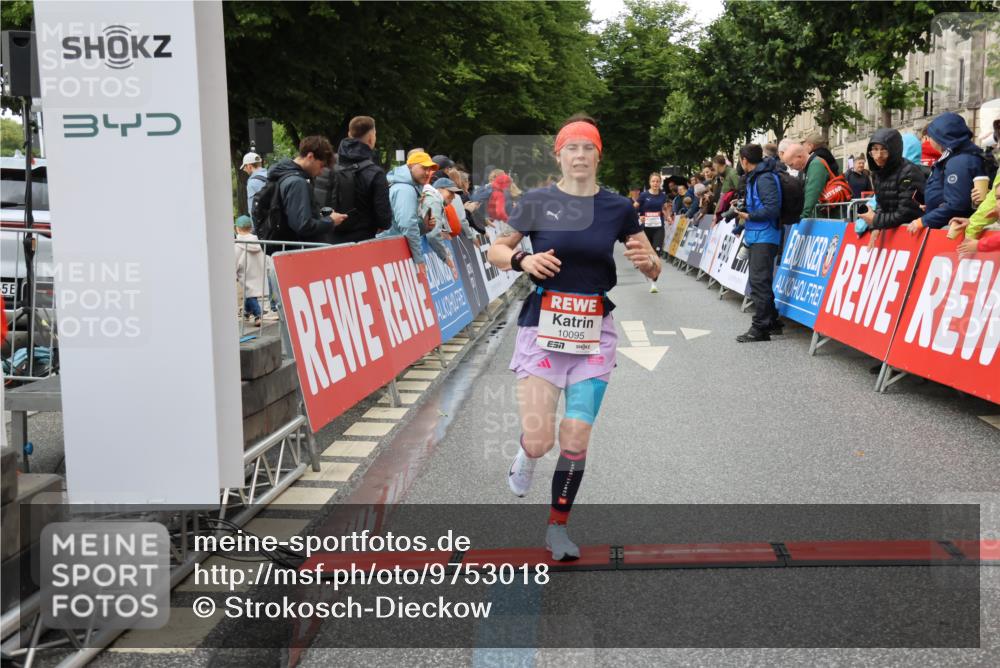 14.06.2026 - REWE Women's Run Strokosch-Dieckow http://msf.ph/oto/9753018 14.06.2026 09:49:02 Ziel 10074, 10095, 10106, 10407, 10642 meine-sportfotos.de