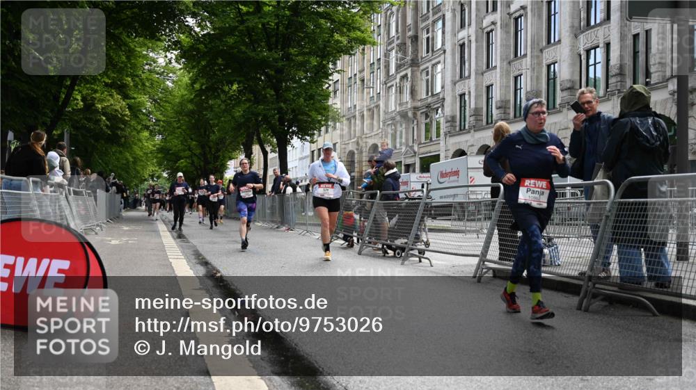 14.06.2026 - REWE Women's Run J. Mangold http://msf.ph/oto/9753026 14.06.2026 10:09:29 Ziel 10379, 10641, 10725, 10862, 10889, 11177, 11202, 11374 meine-sportfotos.de