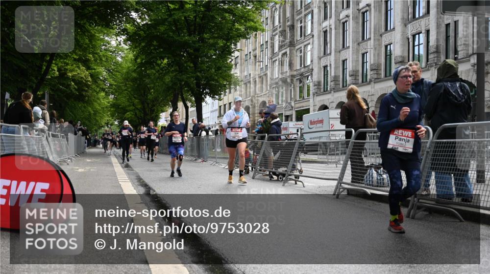 14.06.2026 - REWE Women's Run J. Mangold http://msf.ph/oto/9753028 14.06.2026 10:09:29 Ziel 10379, 10641, 10725, 10862, 10889, 11177, 11202, 11374 meine-sportfotos.de